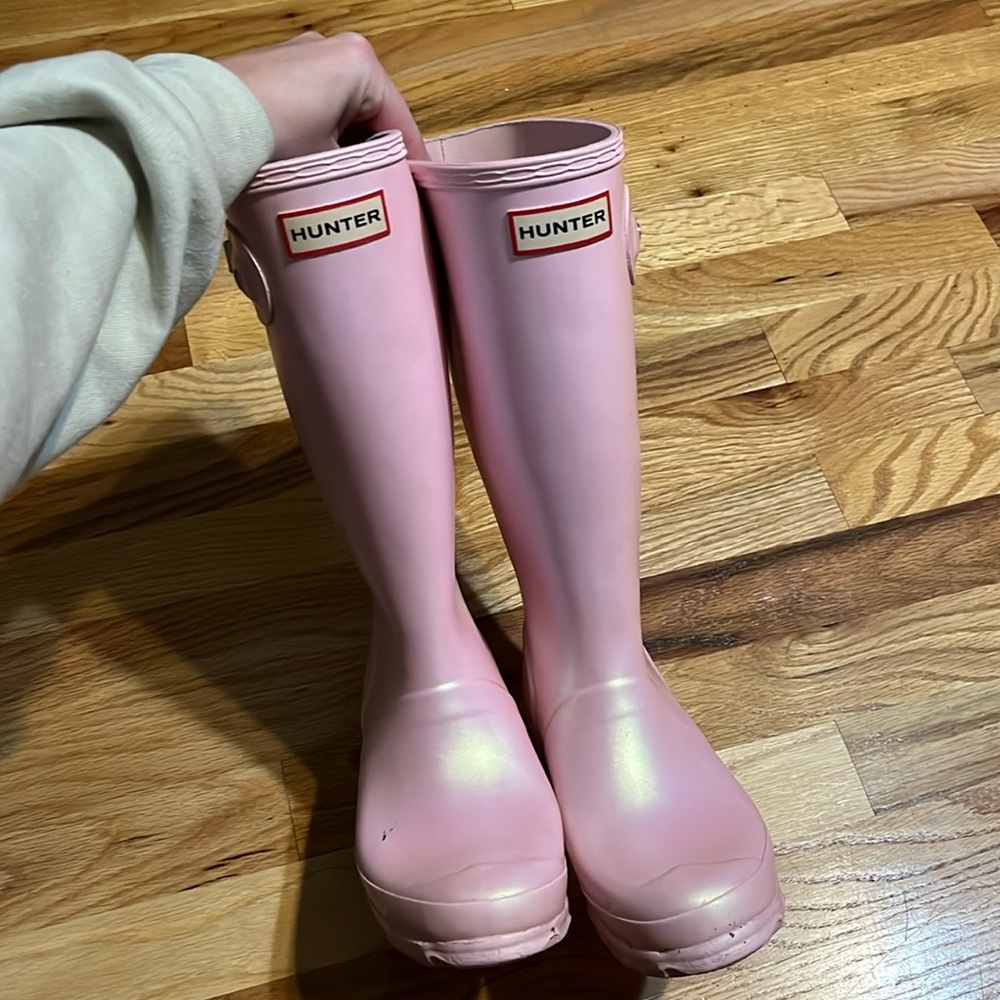 Hunter pearl pink rain boots. Big Girls 5, fits womens 6.5/ 7.